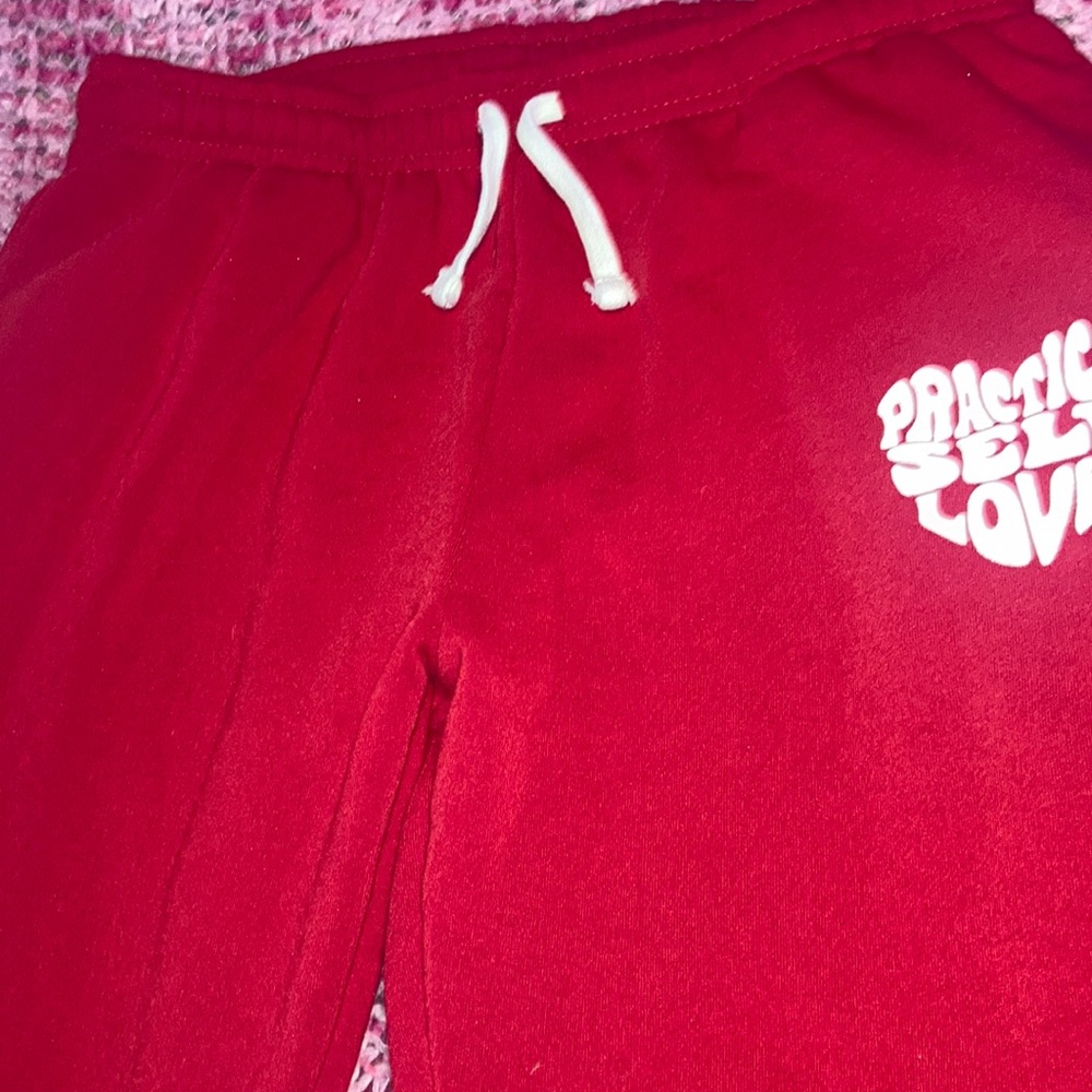 COLOR:red